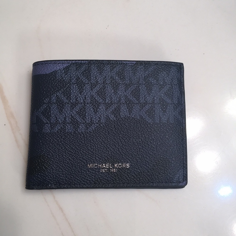 Michael Kors Wallet bill fold - Picture 6 of 8